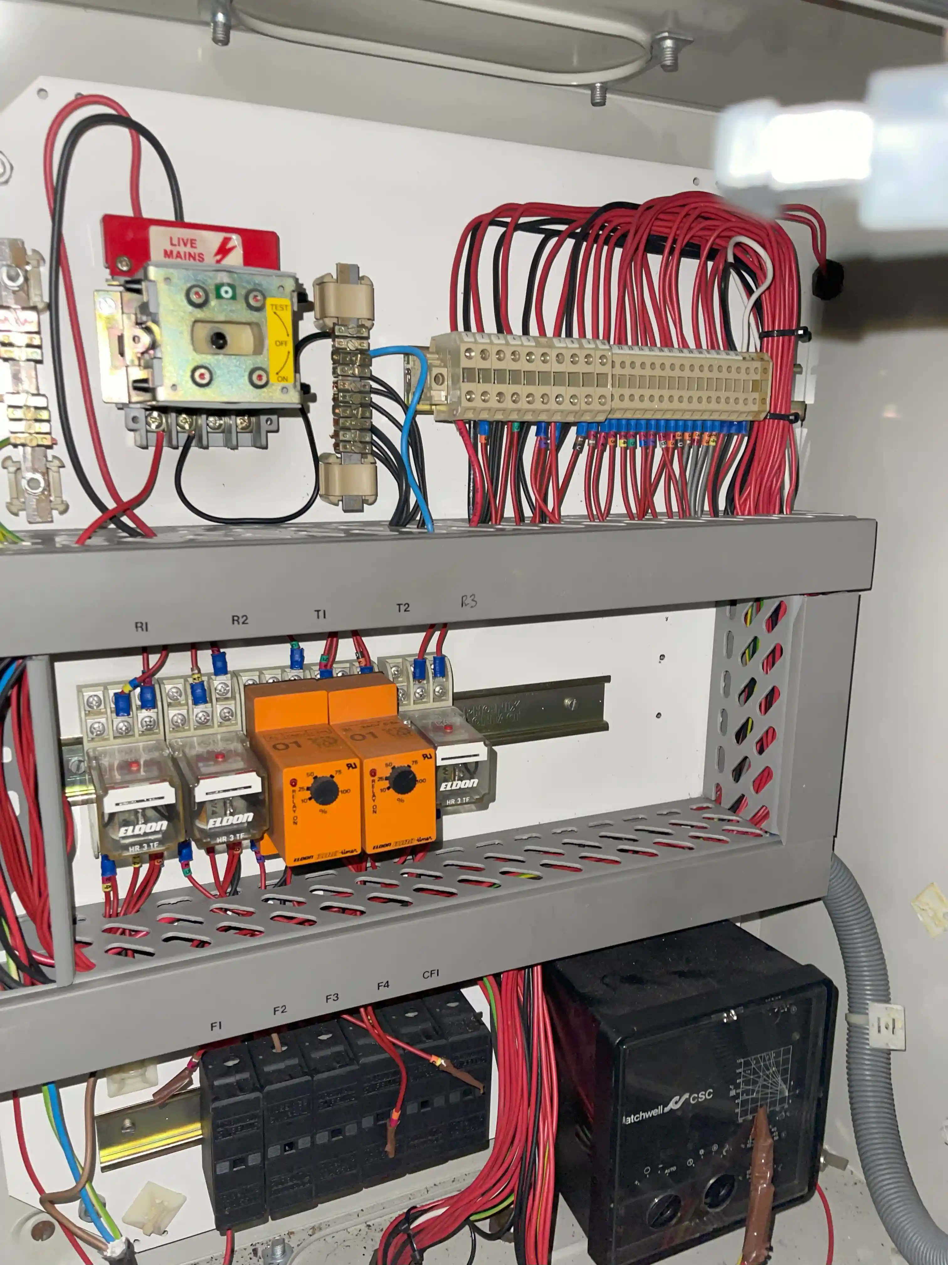 24 Hours Emergency Electrician near Cobham